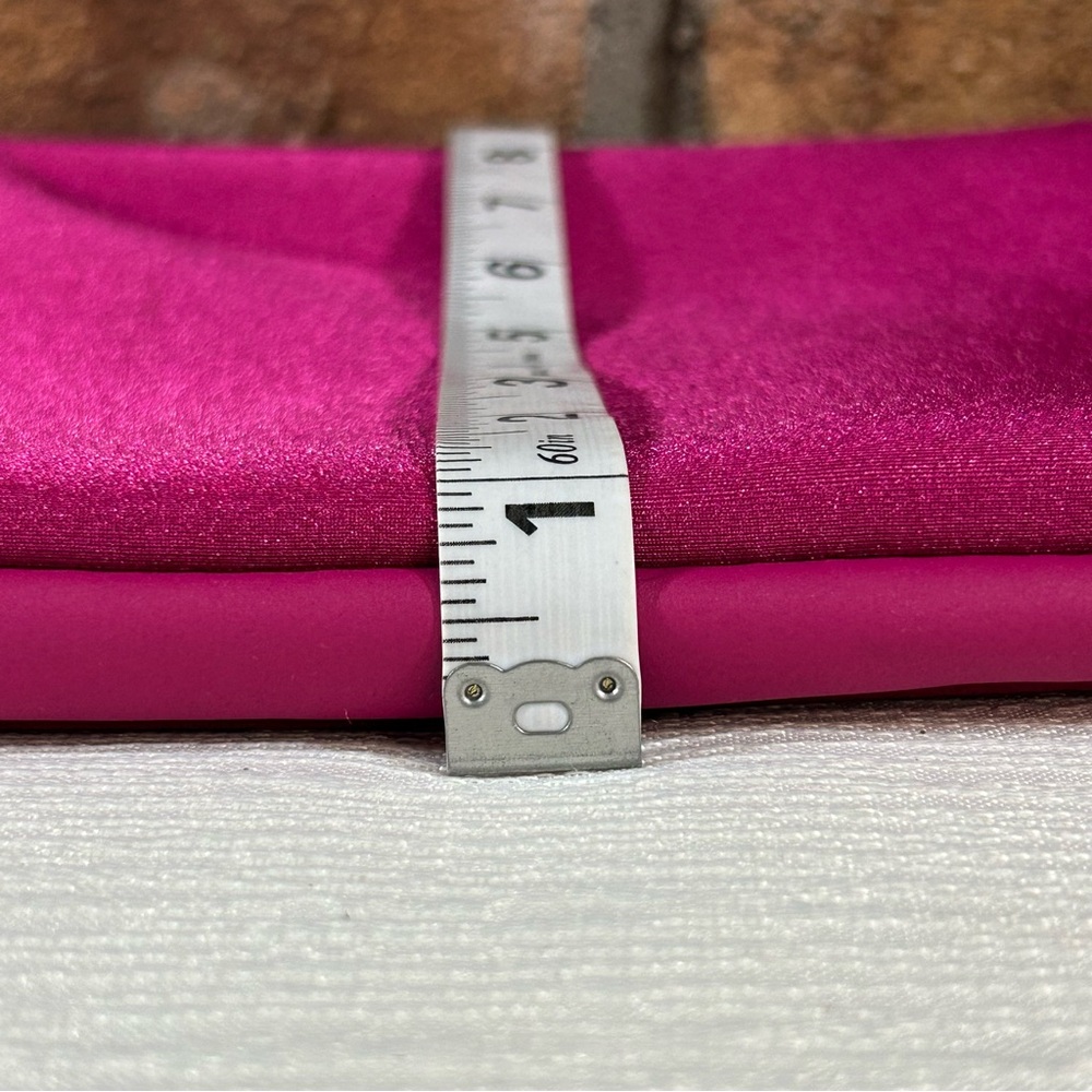 INCASE Neoprene Classic 13” Laptop/Tablet Sleeve - Picture 11 of 12